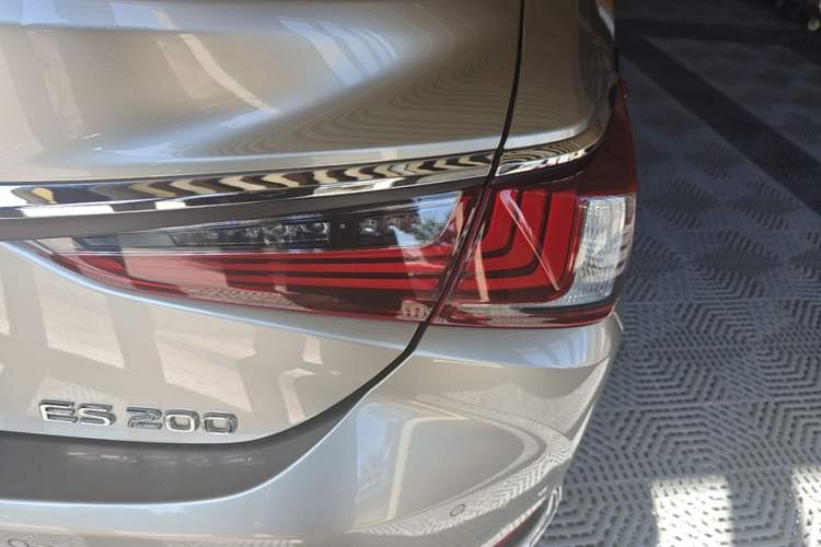 Used Lexus ES 2022 200 Excellence Edition Right Rear Taillight