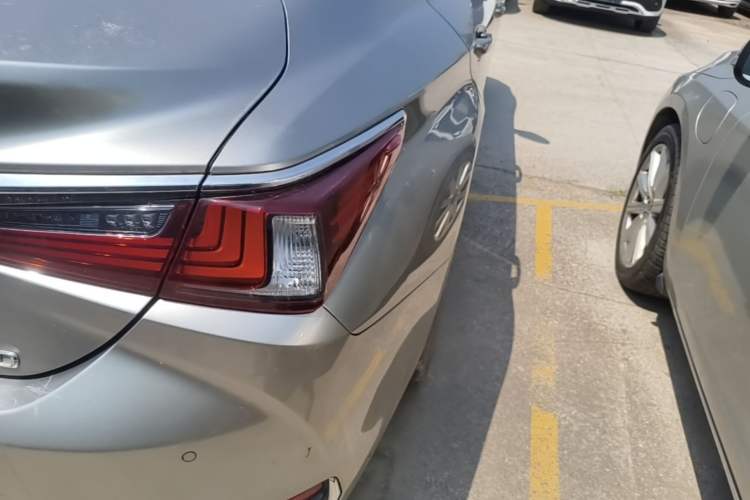 Used Lexus ES 2022 200 Excellence Edition Right Rear Taillight