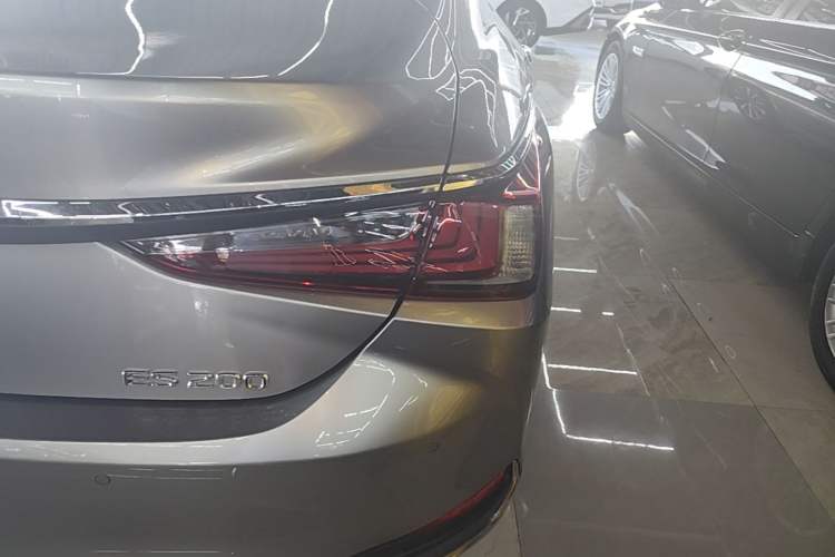 Used Lexus ES 2022 200 Excellence Edition Right Rear Taillight