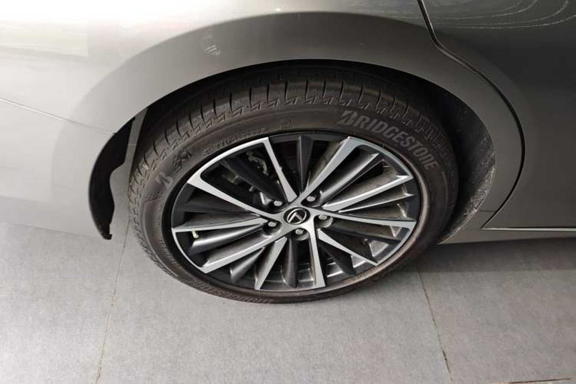 Used Lexus ES 2022 300h Deluxe Edition Right Rear Wheel Hub
