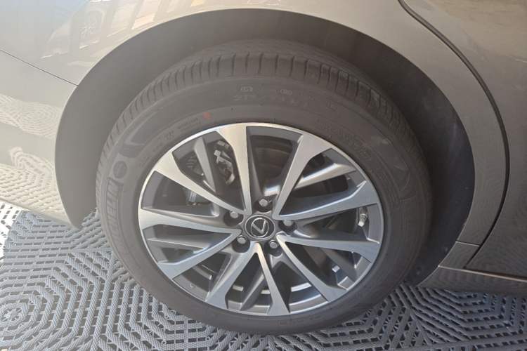 Used Lexus ES 2022 200 Excellence Edition Right Rear Wheel Hub