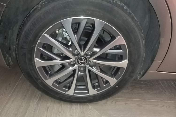 Used Lexus ES 2022 200 Excellence Edition Right Rear Wheel Hub