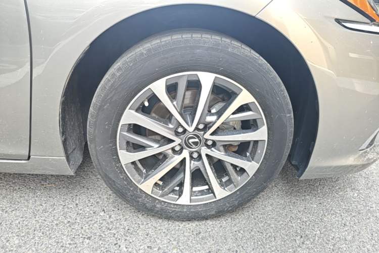 Used Lexus ES 2022 200 Excellence Edition Right Rear Wheel Hub