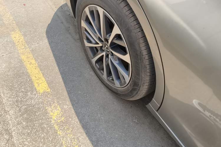Used Lexus ES 2022 200 Excellence Edition Right Rear Wheel Hub