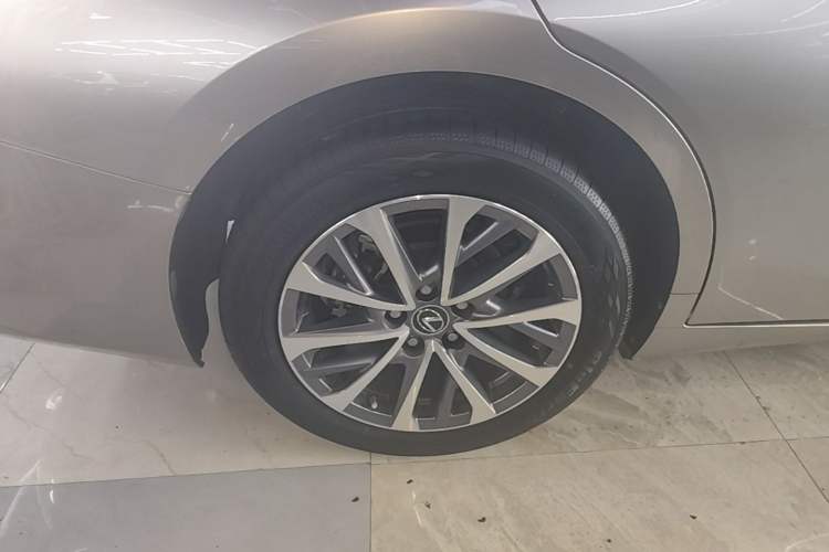 Used Lexus ES 2022 200 Excellence Edition Right Rear Wheel Hub