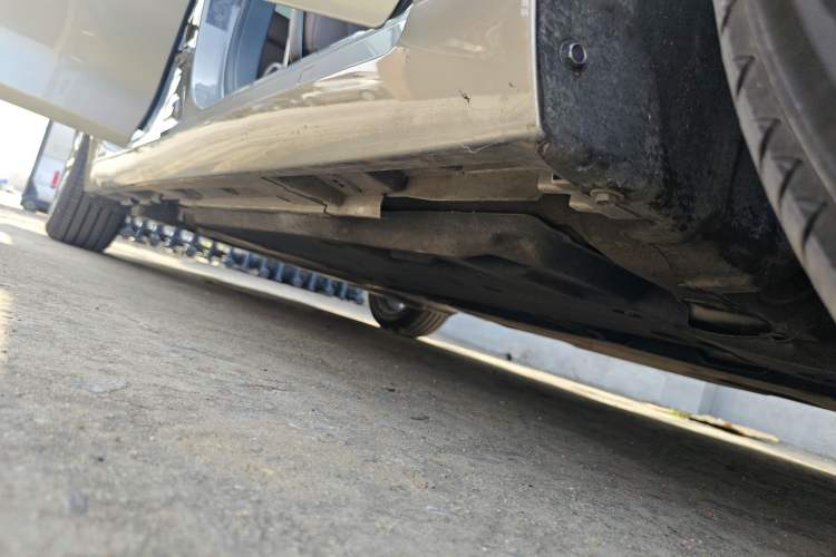 Used Lexus ES 2022 300h Excellence Edition Right Side Sill