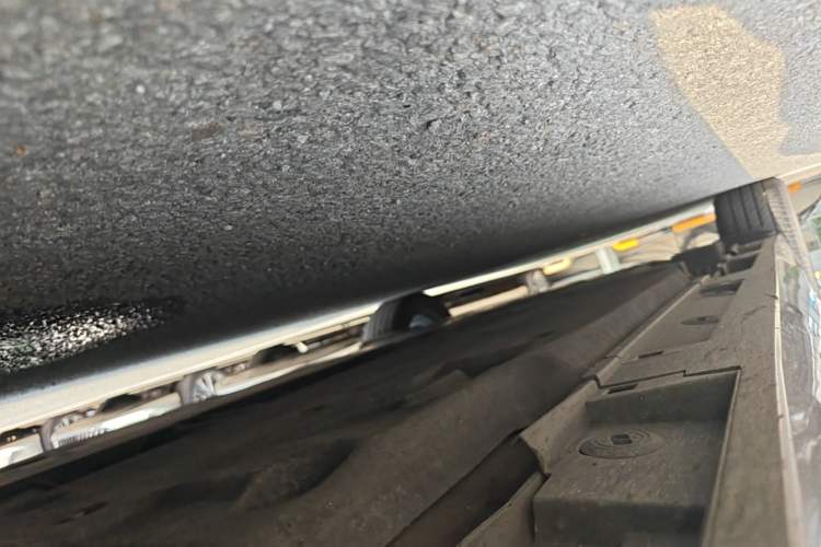 Used Lexus ES 2022 300h Excellence Edition Right Side Sill