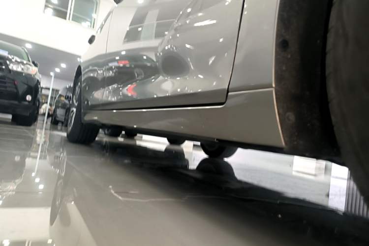 Used Lexus ES 2022 200 Luxury Edition Right Side Sill