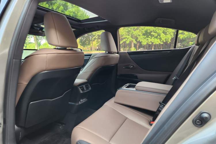 Used Lexus ES 2022 200 Excellence Edition Roof