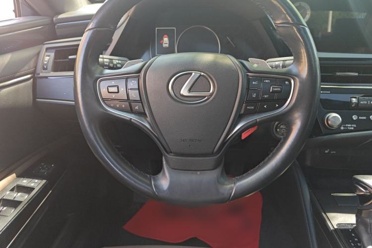 Used Lexus ES 2022 300h Excellence Edition Steering Wheel
