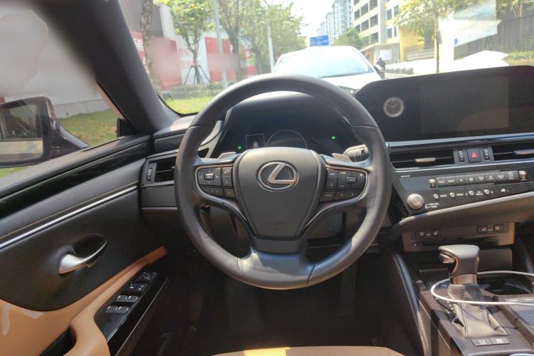 Used Lexus ES 2022 300h Deluxe Edition Steering Wheel