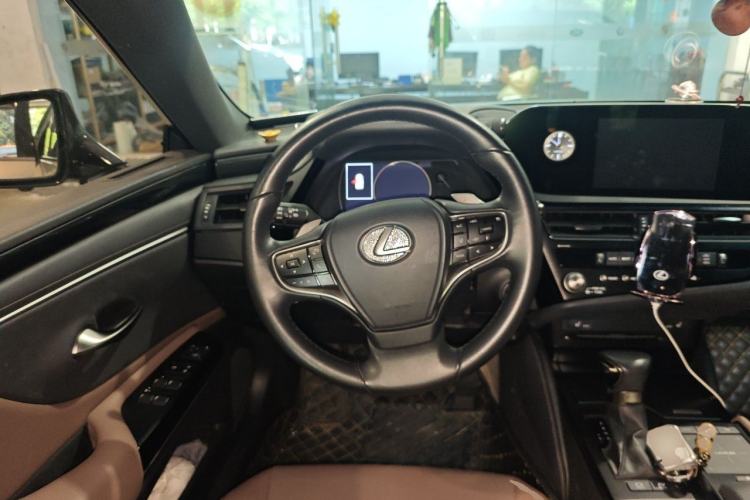 Used Lexus ES 2022 300h Excellence Edition Steering Wheel