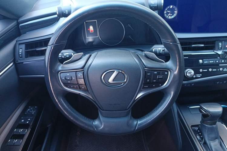 Used Lexus ES 2022 300h Deluxe Edition Steering Wheel