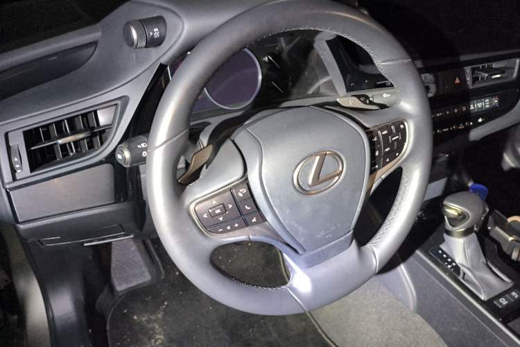 Used Lexus ES 2022 200 Excellence Edition Steering Wheel