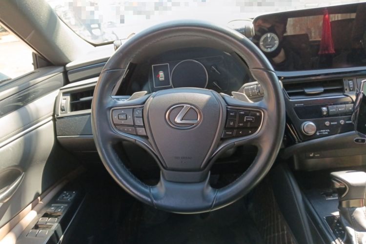 Used Lexus ES 2022 300h Excellence Edition Steering Wheel