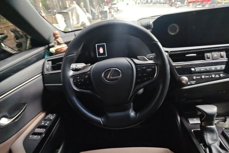 Used Lexus ES 2022 300h Excellence Edition Steering Wheel