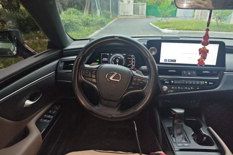 Used Lexus ES 2022 300h Excellence Edition Steering Wheel