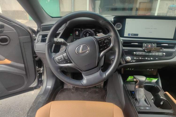 Used Lexus ES 2022 300h Deluxe Edition Steering Wheel
