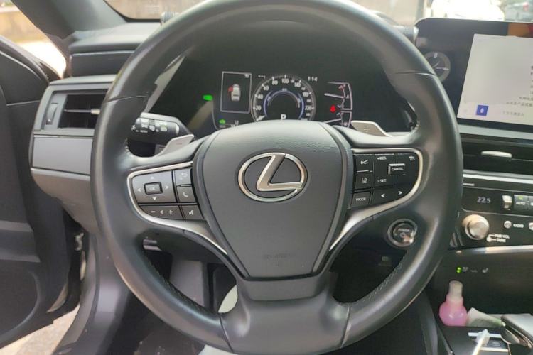 Used Lexus ES 2022 300h Deluxe Edition Steering Wheel