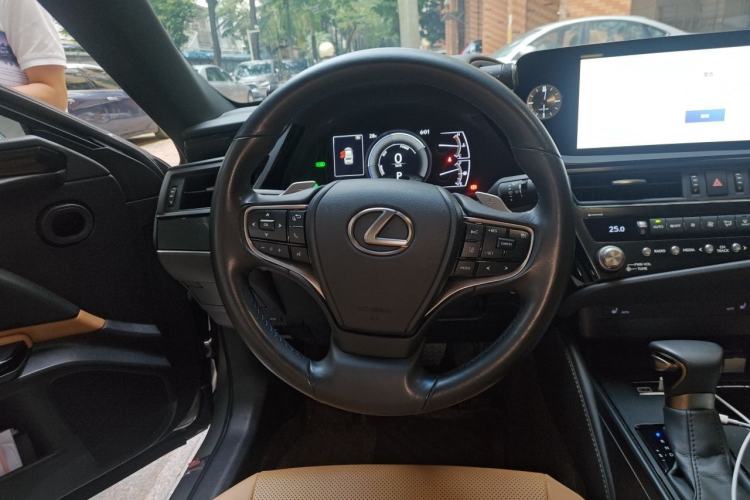 Used Lexus ES 2022 300h Excellence Edition Steering Wheel