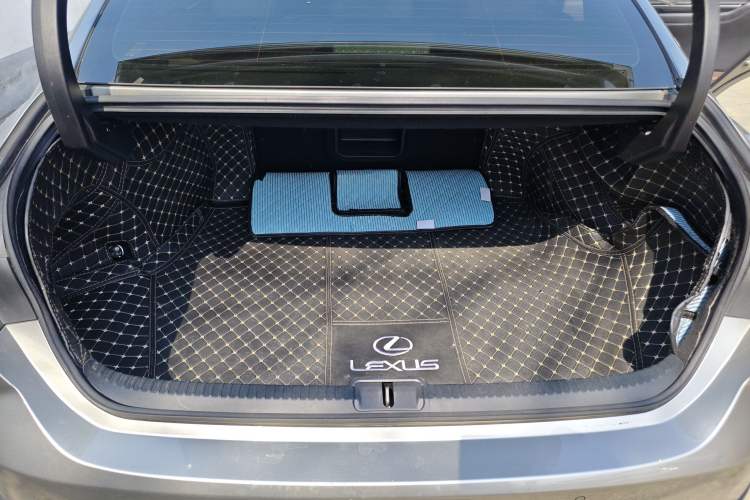 Used Lexus ES 2022 300h Excellence Edition Trunk