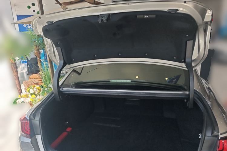 Used Lexus ES 2022 300h Deluxe Edition Trunk