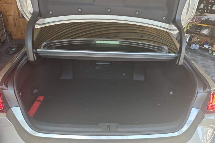 Used Lexus ES 2022 200 Excellence Edition Trunk