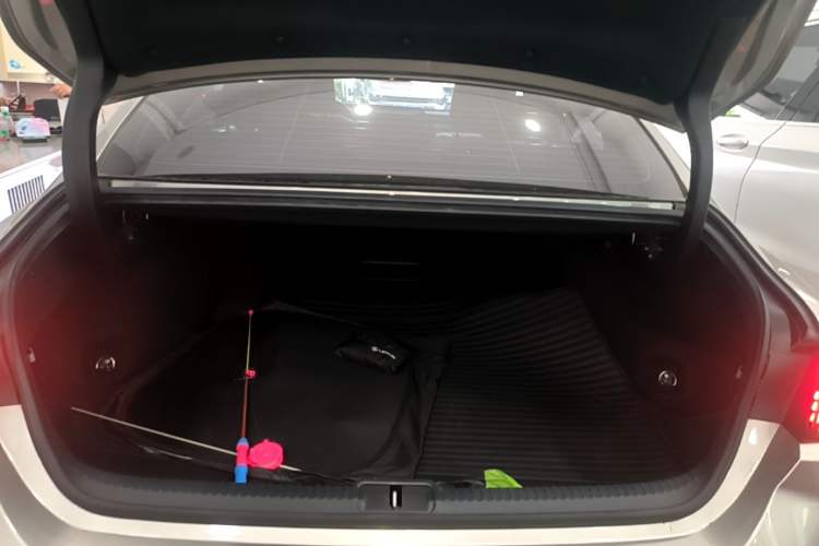 Used Lexus ES 2022 200 Luxury Edition Trunk