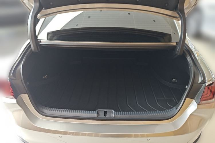 Used Lexus ES 2022 300h Silver Glow Limited Edition Trunk