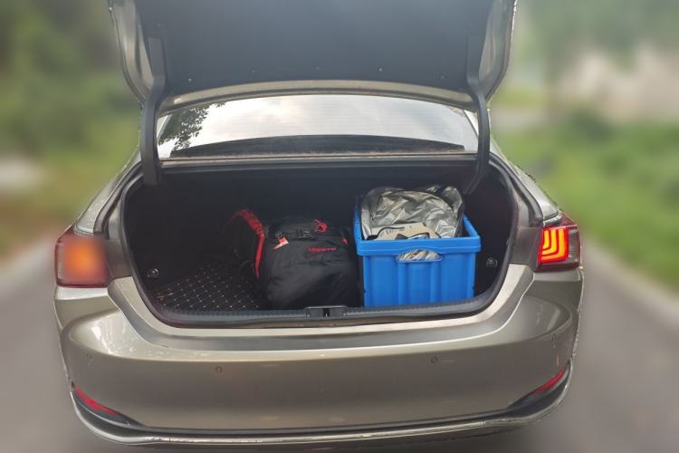 Used Lexus ES 2022 300h Excellence Edition Trunk