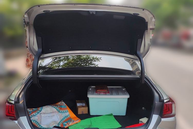 Used Lexus ES 2022 300h Deluxe Edition Trunk