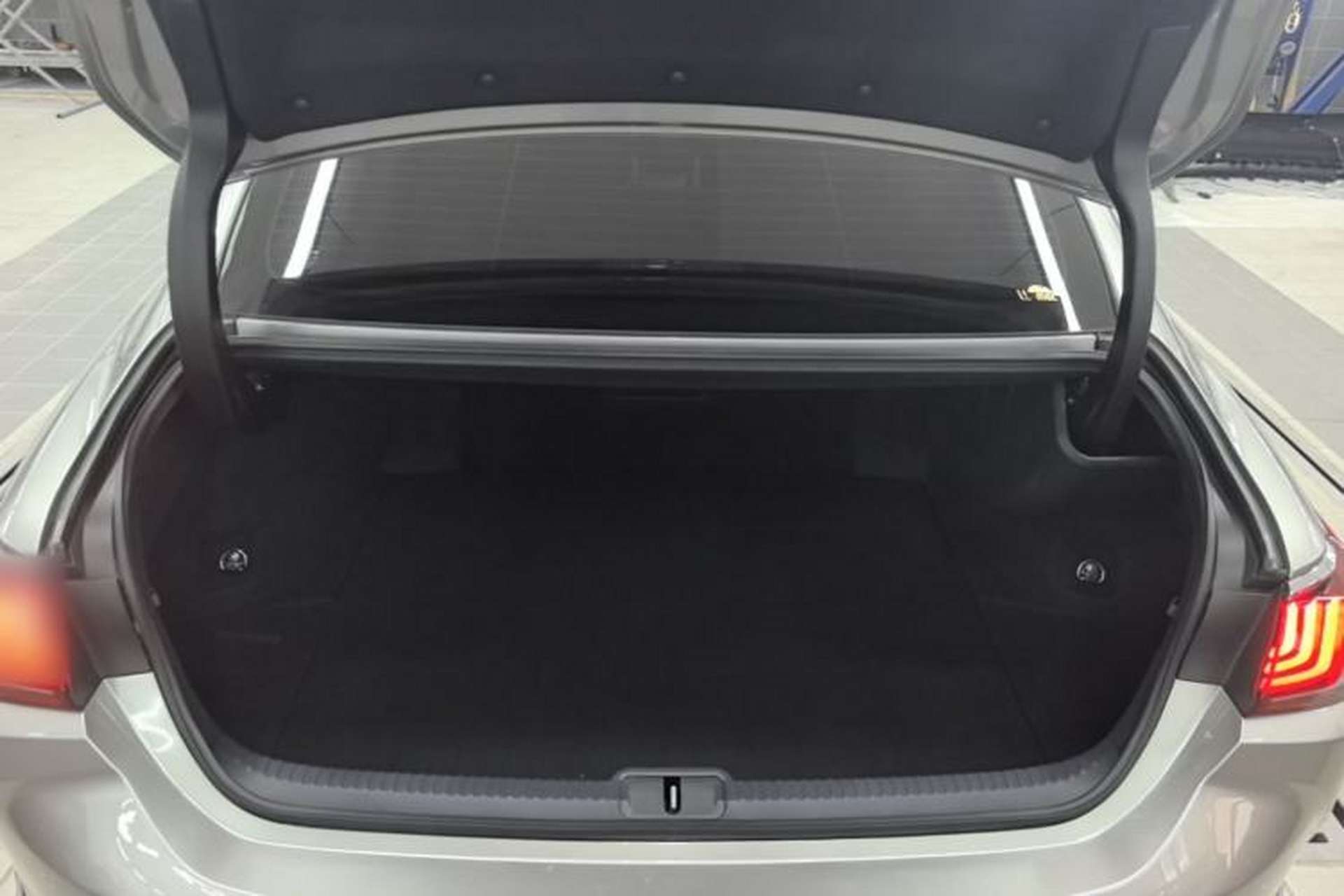 Used Lexus ES 2022 300h Excellence Edition Trunk