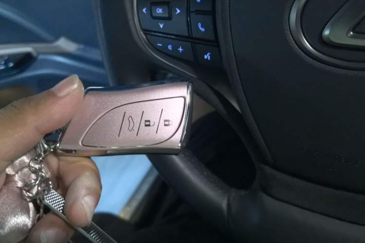 Used Lexus ES 2022 300h Excellence Edition Vehicle Key