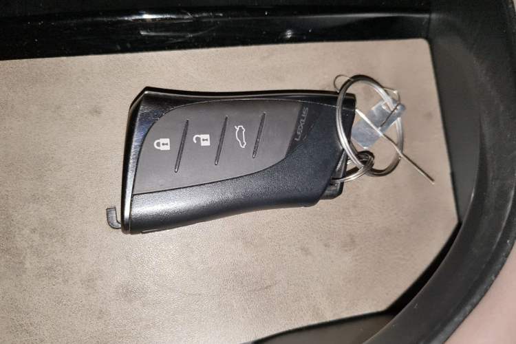 Used Lexus ES 2022 200 Luxury Edition Vehicle Key