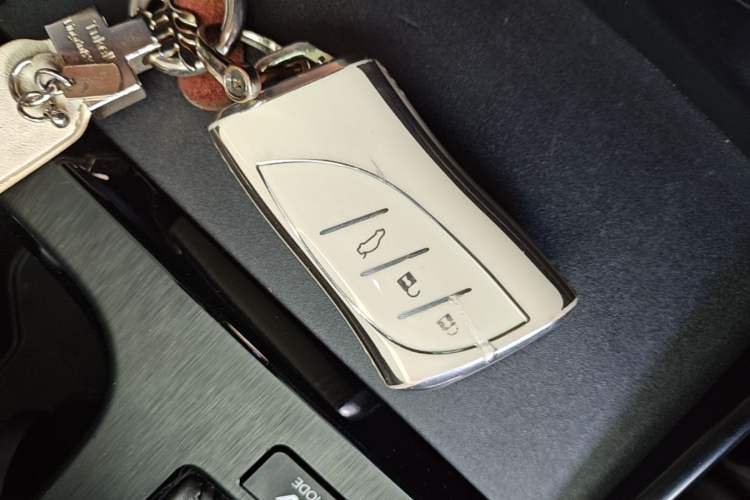 Used Lexus ES 2022 300h Silver Glow Limited Edition Vehicle Key