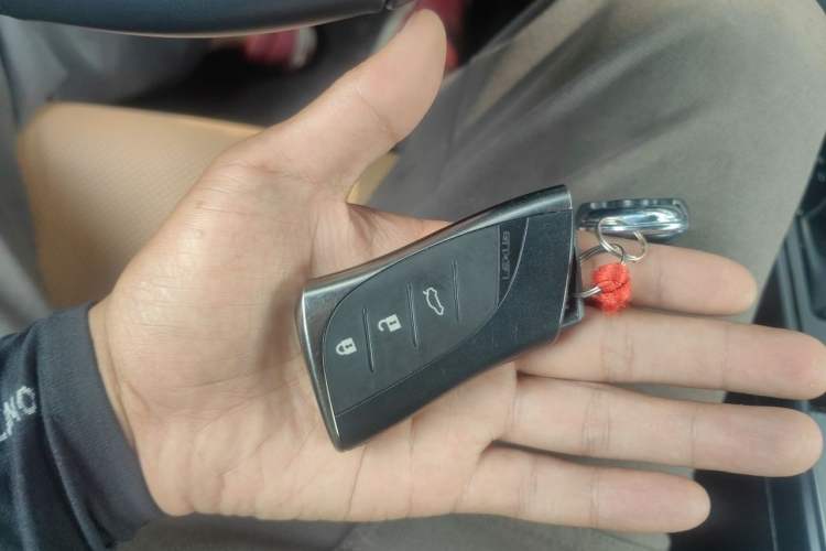 Used Lexus ES 2022 300h Deluxe Edition Vehicle Key