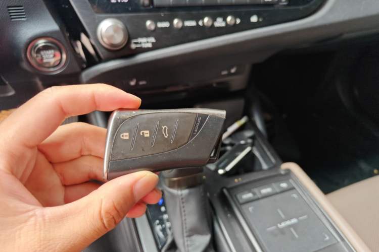 Used Lexus ES 2022 200 Excellence Edition Vehicle Key
