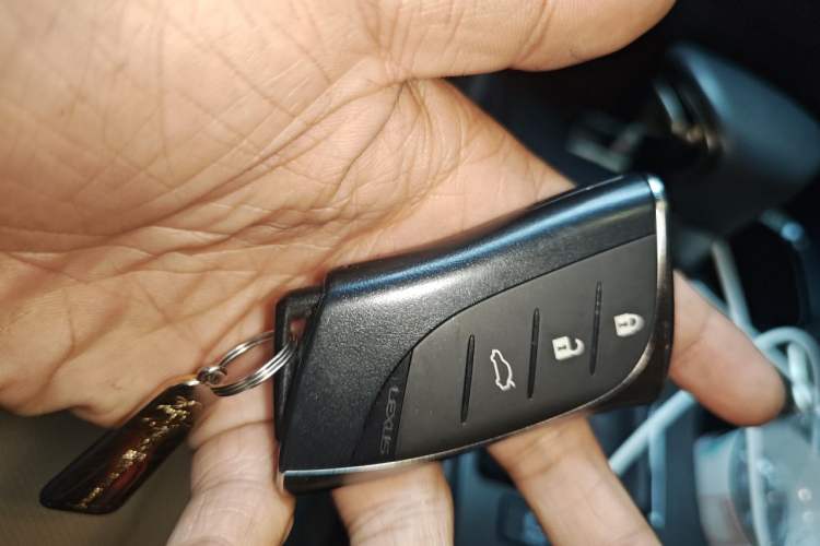 Used Lexus ES 2022 300h Excellence Edition Vehicle Key