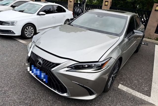 Used Lexus ES 2022 300h Deluxe Edition