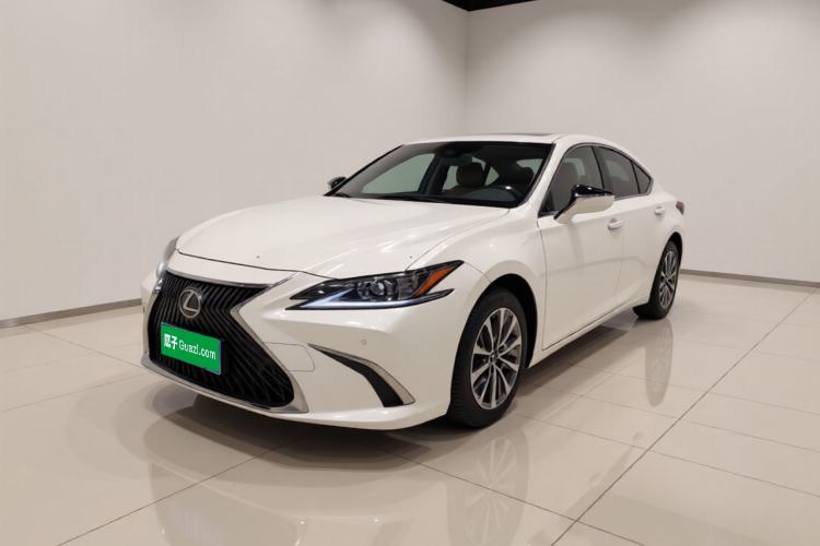 Lexus ES 2022 300h Excellence Edition