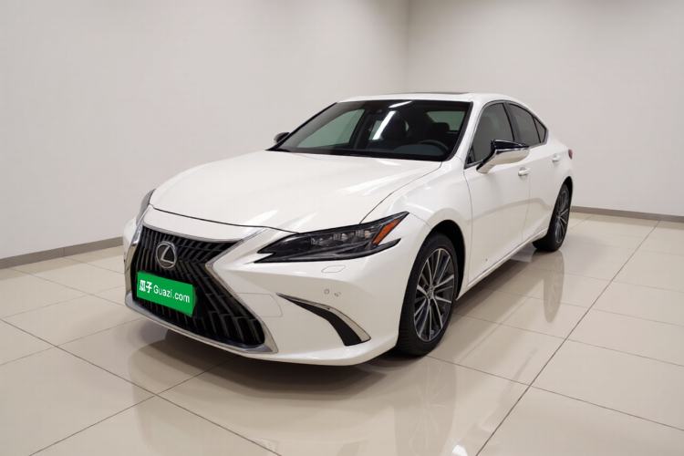 Lexus ES 2022 300h Deluxe Edition
