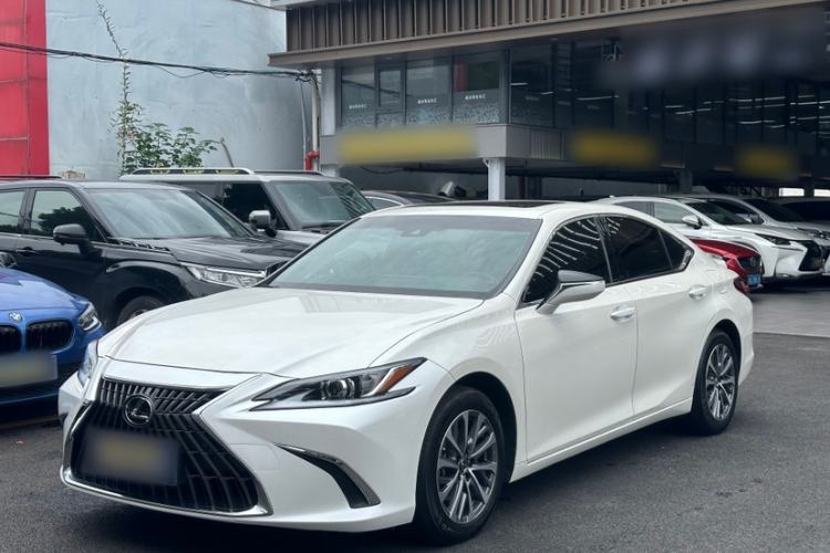Lexus ES 2022 300h Excellence Edition