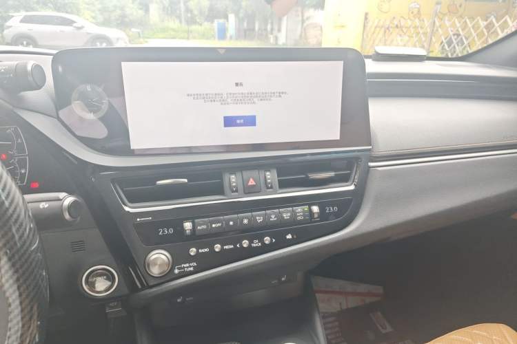 Used Lexus ES 2022 300h Excellence Edition Audio And AC Panel