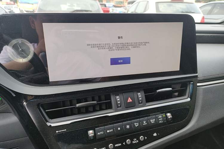 Used Lexus ES 2022 200 Luxury Edition Audio And AC Panel