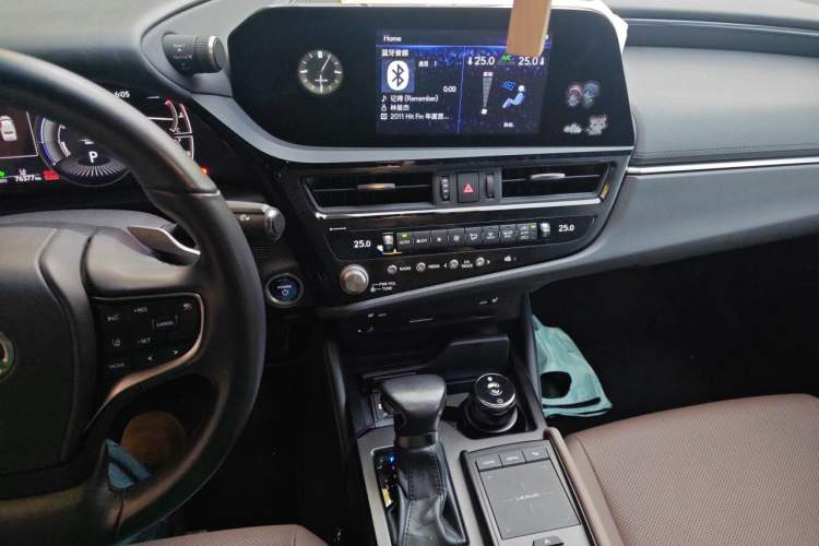 Used Lexus ES 2022 300h Excellence Edition Audio And AC Panel