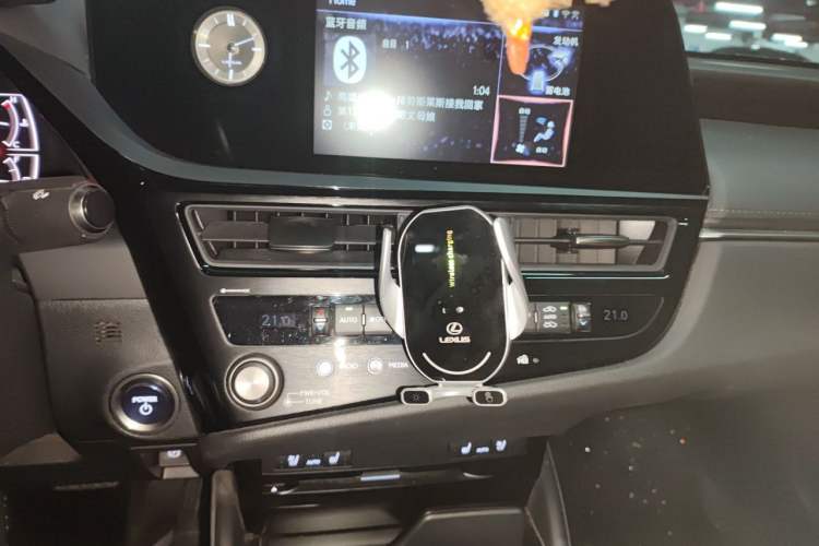 Used Lexus ES 2022 300h Deluxe Edition Audio And AC Panel