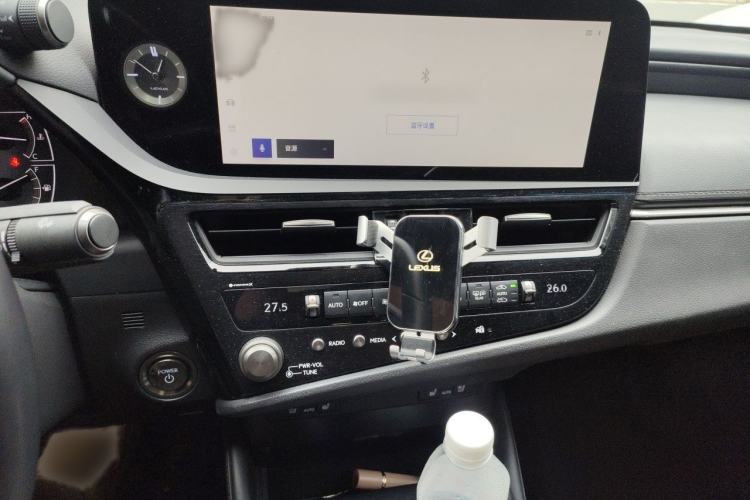 Used Lexus ES 2022 300h Deluxe Edition Audio And AC Panel