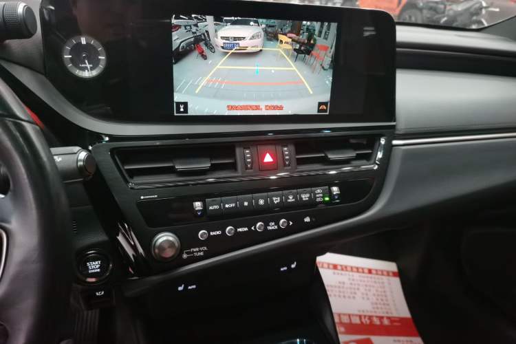 Used Lexus ES 2022 200 Excellence Edition Audio And AC Panel