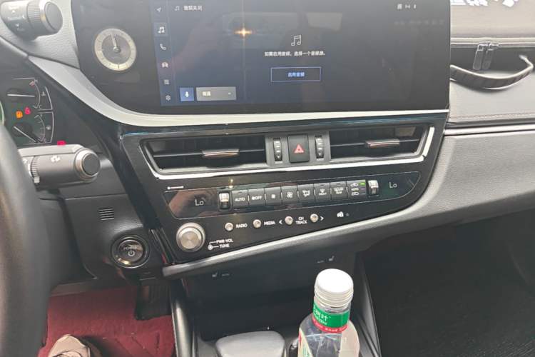 Used Lexus ES 2022 300h Excellence Edition Audio And AC Panel