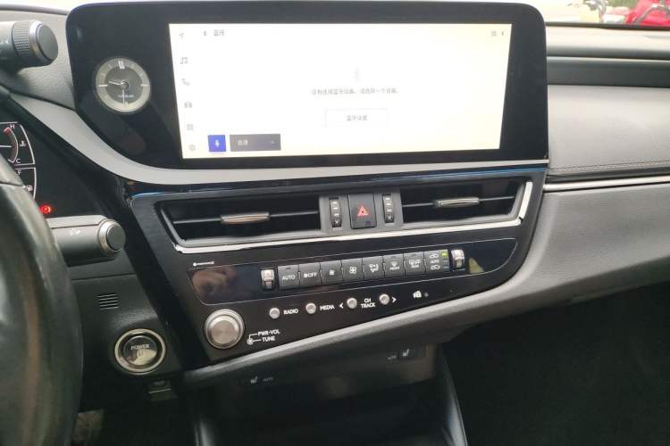 Used Lexus ES 2022 300h Excellence Edition Audio And AC Panel